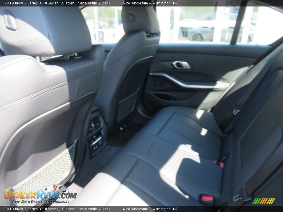 2019 BMW 3 Series 330i Sedan Glacier Silver Metallic / Black Photo #10