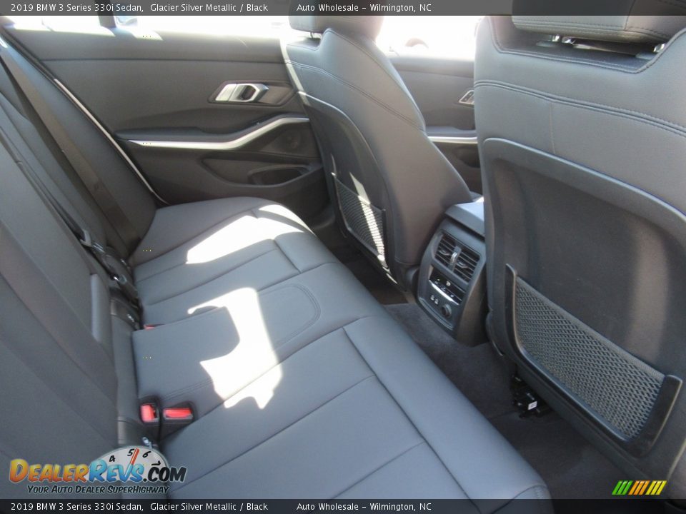 2019 BMW 3 Series 330i Sedan Glacier Silver Metallic / Black Photo #12