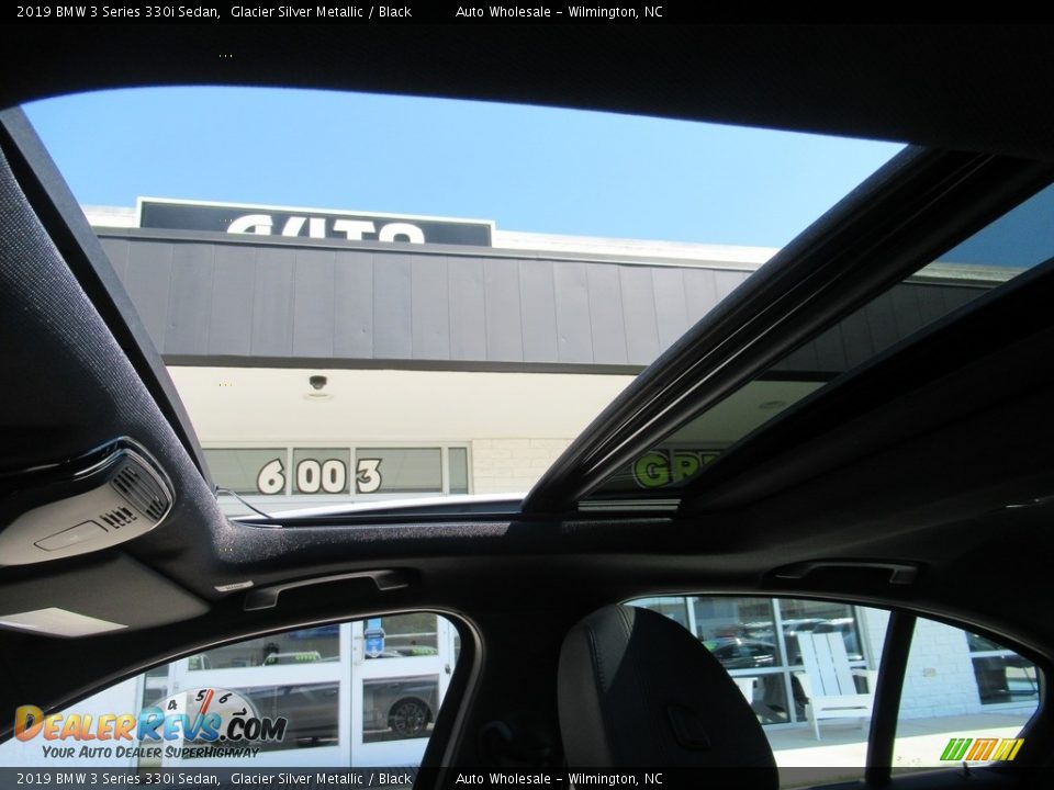 2019 BMW 3 Series 330i Sedan Glacier Silver Metallic / Black Photo #13