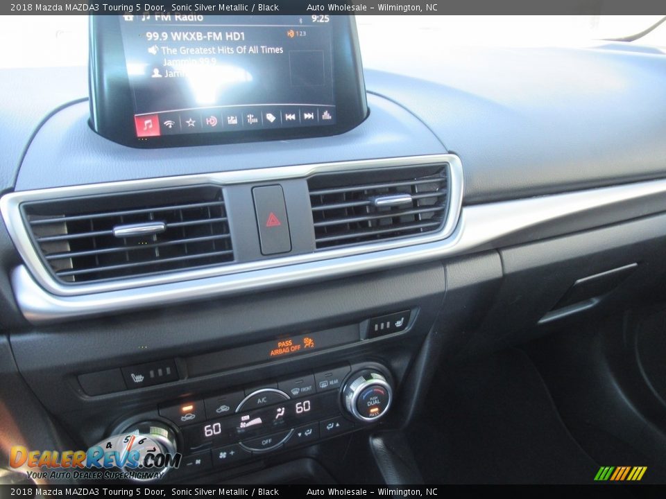 2018 Mazda MAZDA3 Touring 5 Door Sonic Silver Metallic / Black Photo #17