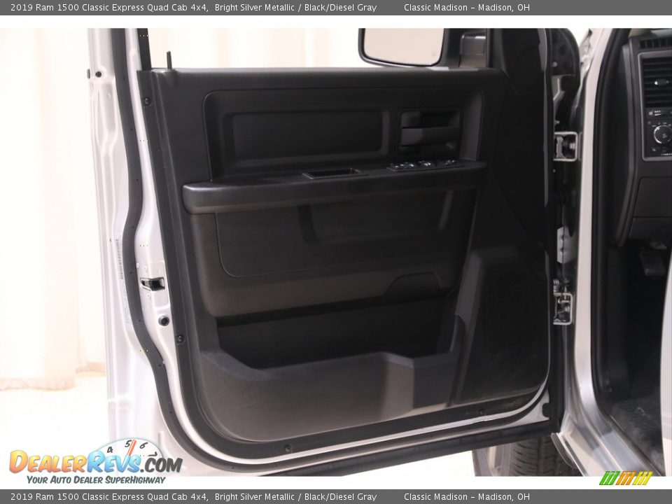 2019 Ram 1500 Classic Express Quad Cab 4x4 Bright Silver Metallic / Black/Diesel Gray Photo #4