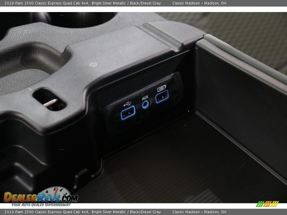 2019 Ram 1500 Classic Express Quad Cab 4x4 Bright Silver Metallic / Black/Diesel Gray Photo #15