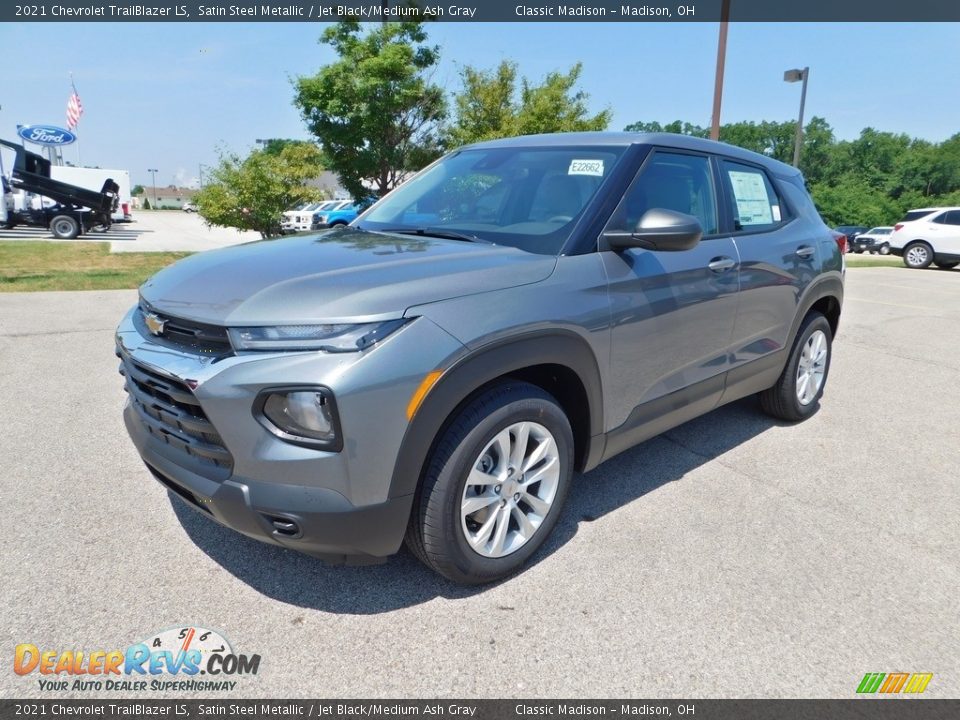 Front 3/4 View of 2021 Chevrolet TrailBlazer LS Photo #5