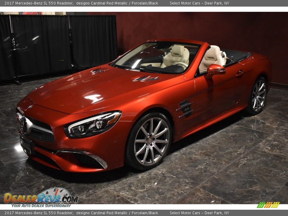 Front 3/4 View of 2017 Mercedes-Benz SL 550 Roadster Photo #5