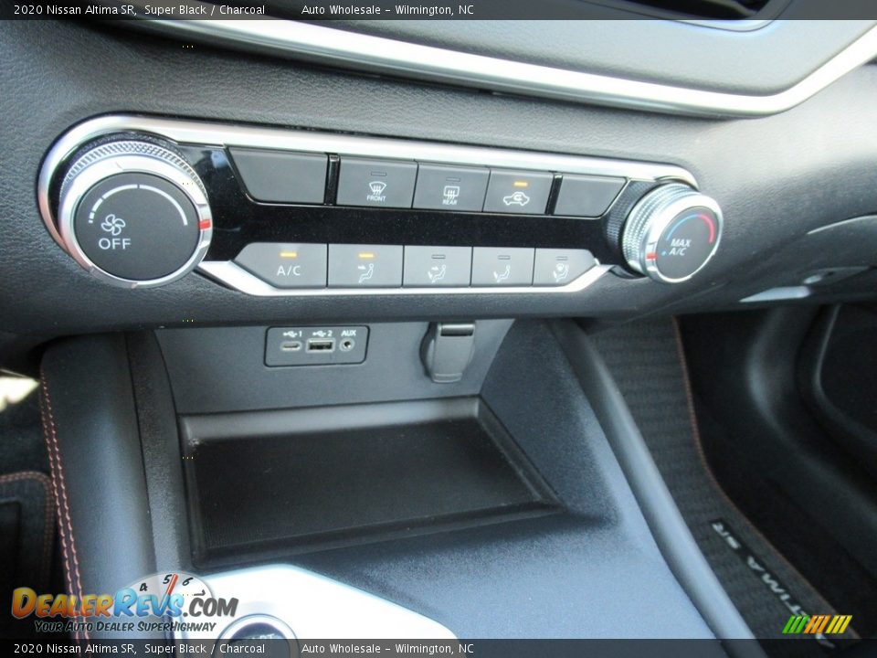 Controls of 2020 Nissan Altima SR Photo #18
