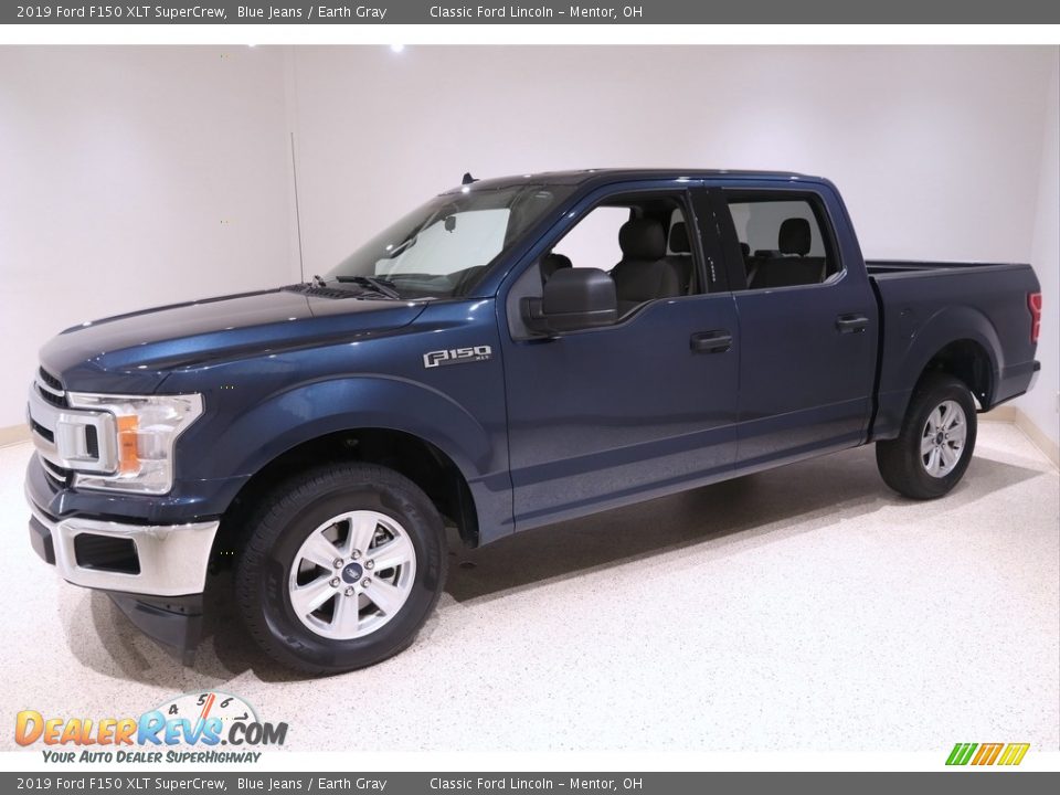 Front 3/4 View of 2019 Ford F150 XLT SuperCrew Photo #3