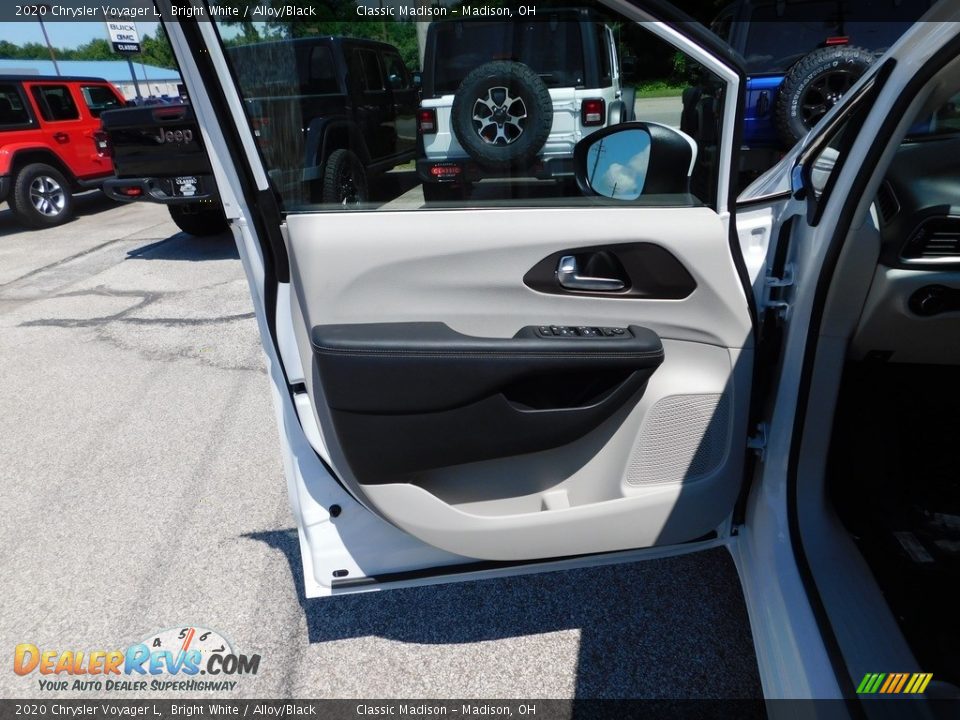 2020 Chrysler Voyager L Bright White / Alloy/Black Photo #8