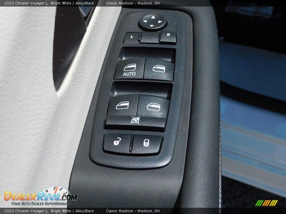 2020 Chrysler Voyager L Bright White / Alloy/Black Photo #15