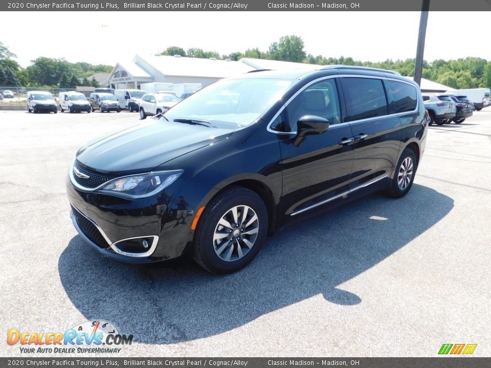 Front 3/4 View of 2020 Chrysler Pacifica Touring L Plus Photo #2