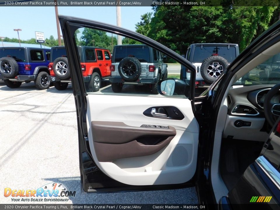 2020 Chrysler Pacifica Touring L Plus Brilliant Black Crystal Pearl / Cognac/Alloy Photo #9