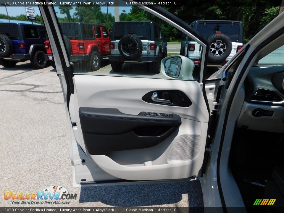 2020 Chrysler Pacifica Limited Luxury White Pearl / Alloy/Black Photo #14