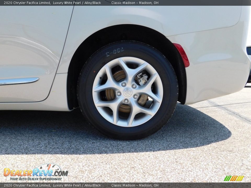 2020 Chrysler Pacifica Limited Luxury White Pearl / Alloy/Black Photo #17