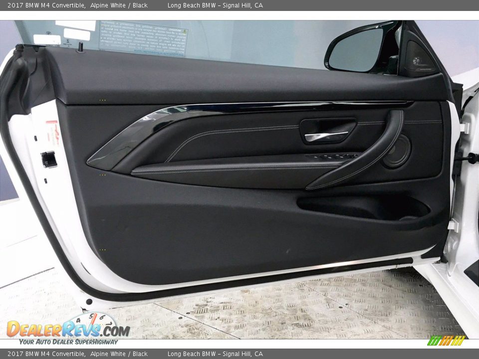 Door Panel of 2017 BMW M4 Convertible Photo #23