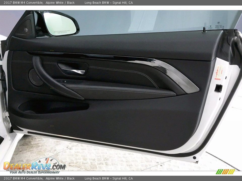Door Panel of 2017 BMW M4 Convertible Photo #24