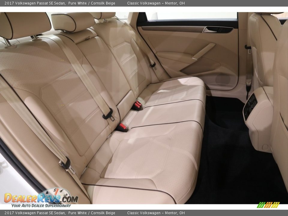 2017 Volkswagen Passat SE Sedan Pure White / Cornsilk Beige Photo #15