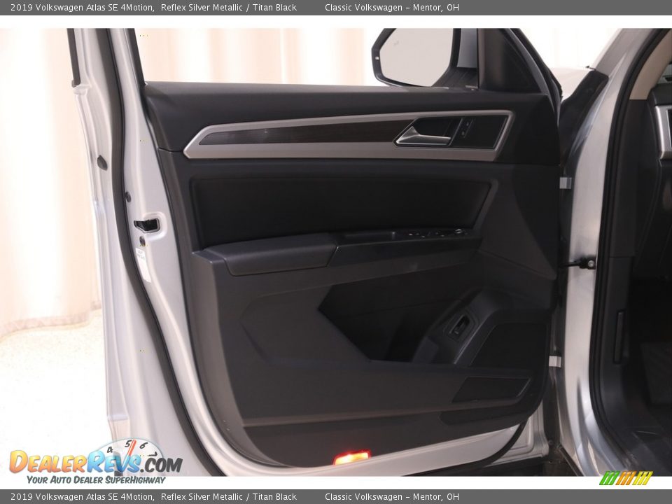 2019 Volkswagen Atlas SE 4Motion Reflex Silver Metallic / Titan Black Photo #4