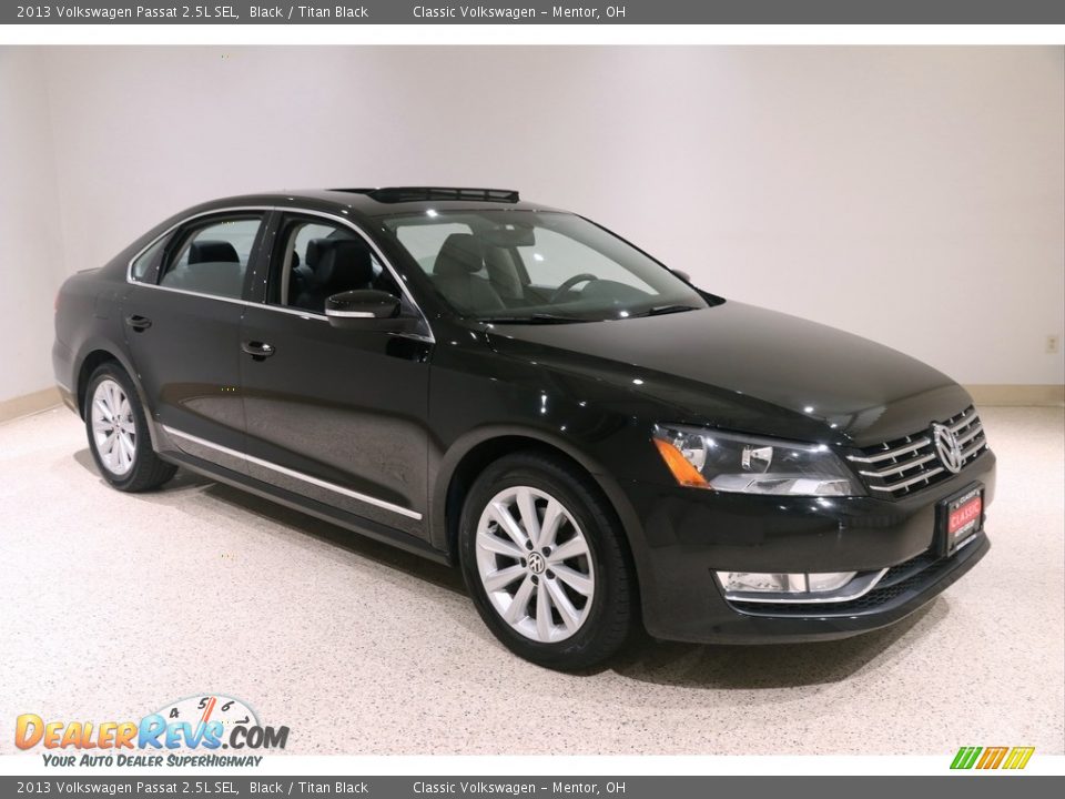 Front 3/4 View of 2013 Volkswagen Passat 2.5L SEL Photo #1