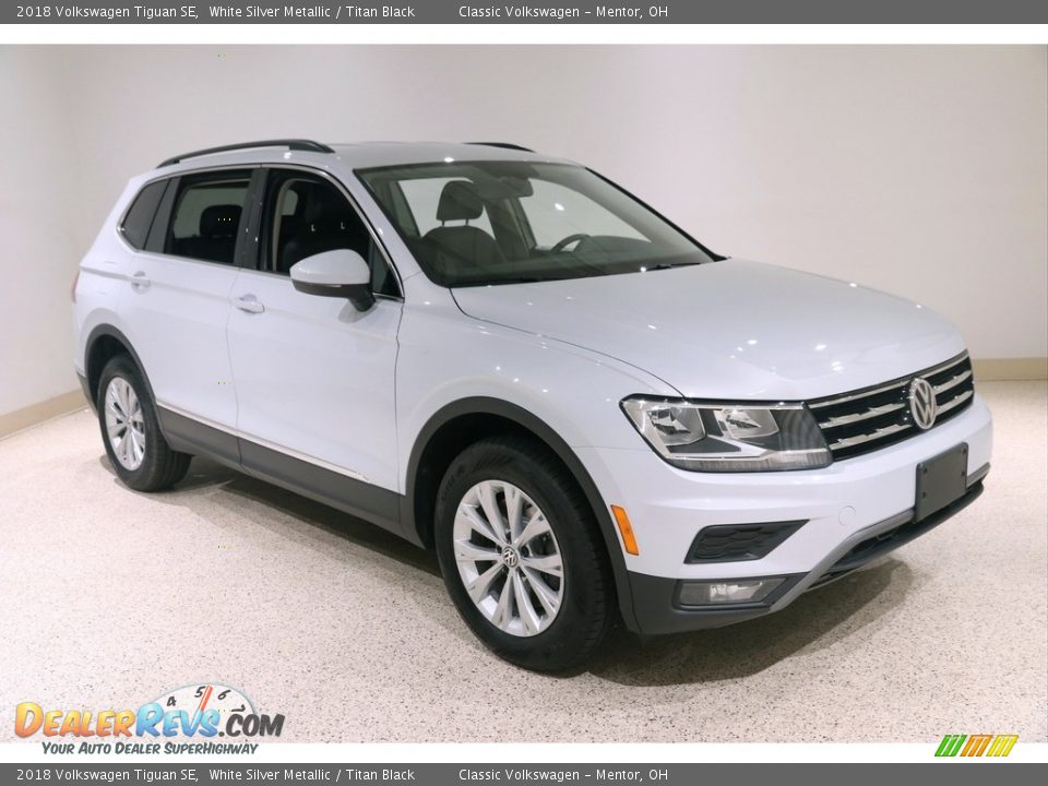 Front 3/4 View of 2018 Volkswagen Tiguan SE Photo #1