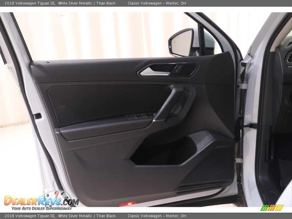 2018 Volkswagen Tiguan SE White Silver Metallic / Titan Black Photo #4