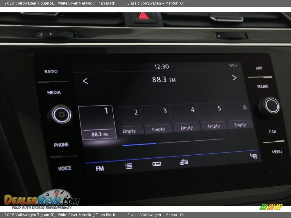 2018 Volkswagen Tiguan SE White Silver Metallic / Titan Black Photo #12