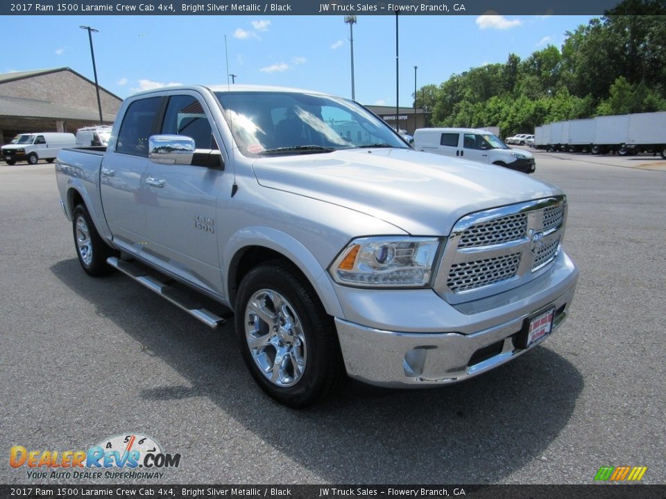 Front 3/4 View of 2017 Ram 1500 Laramie Crew Cab 4x4 Photo #5