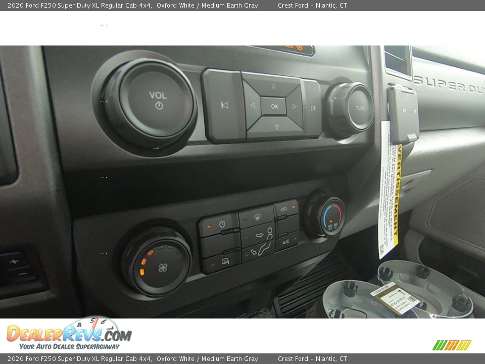 2020 Ford F250 Super Duty XL Regular Cab 4x4 Oxford White / Medium Earth Gray Photo #15