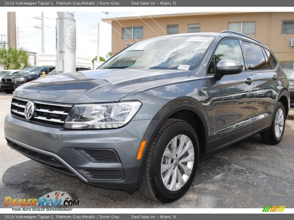 Front 3/4 View of 2019 Volkswagen Tiguan S Photo #5