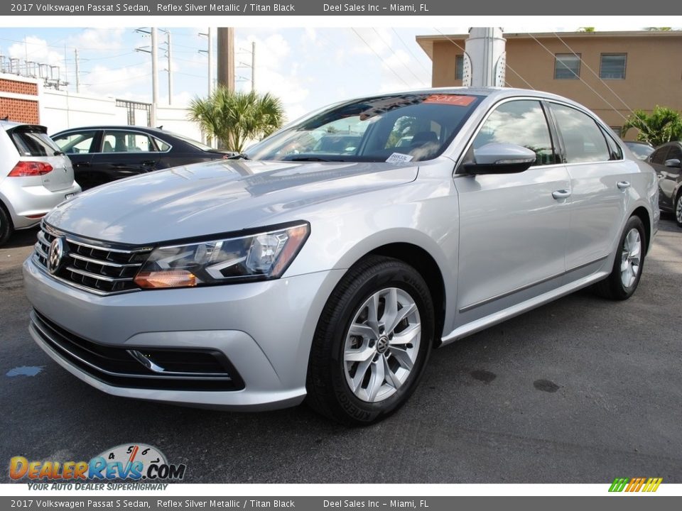 2017 Volkswagen Passat S Sedan Reflex Silver Metallic / Titan Black Photo #5