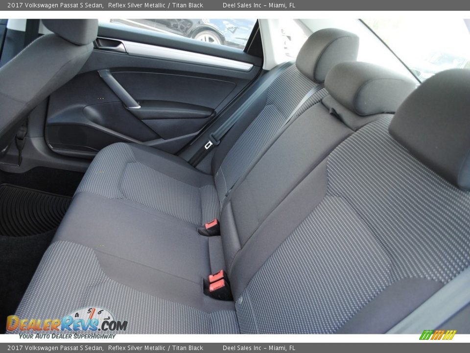 2017 Volkswagen Passat S Sedan Reflex Silver Metallic / Titan Black Photo #12