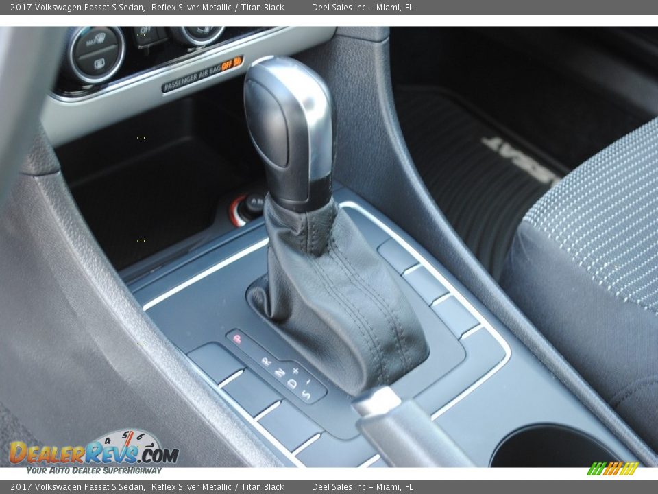 2017 Volkswagen Passat S Sedan Reflex Silver Metallic / Titan Black Photo #14
