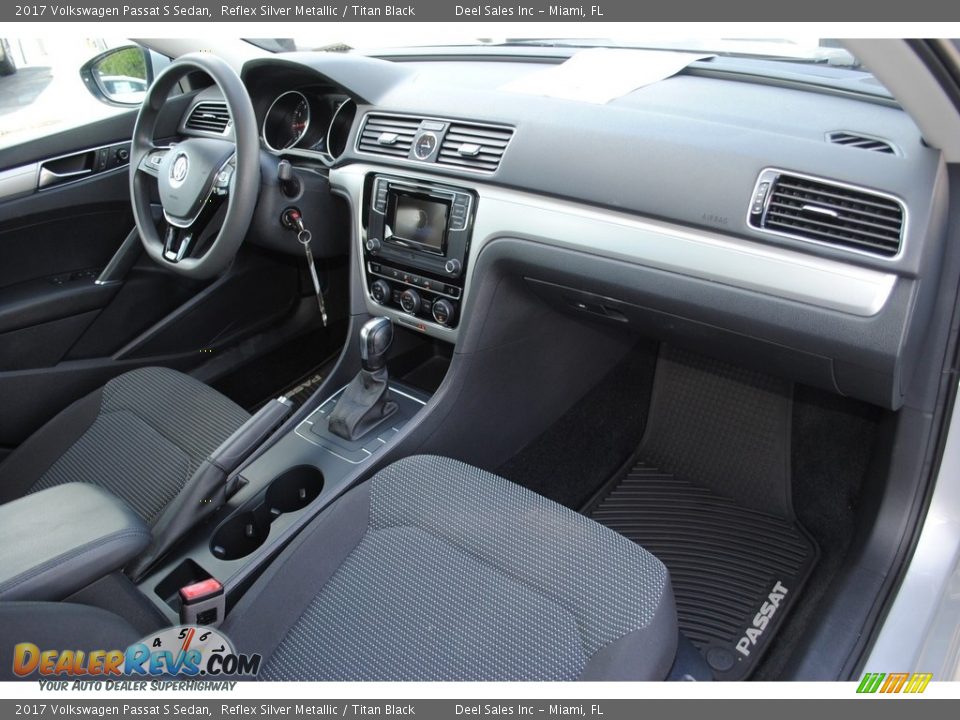 2017 Volkswagen Passat S Sedan Reflex Silver Metallic / Titan Black Photo #17