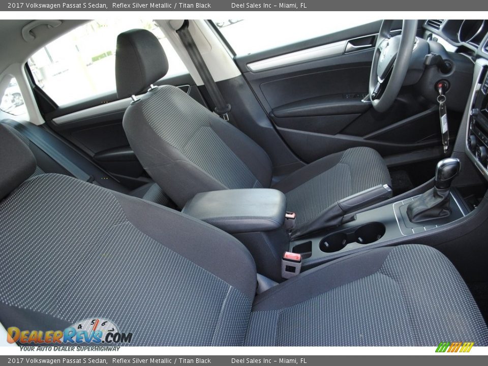 2017 Volkswagen Passat S Sedan Reflex Silver Metallic / Titan Black Photo #18
