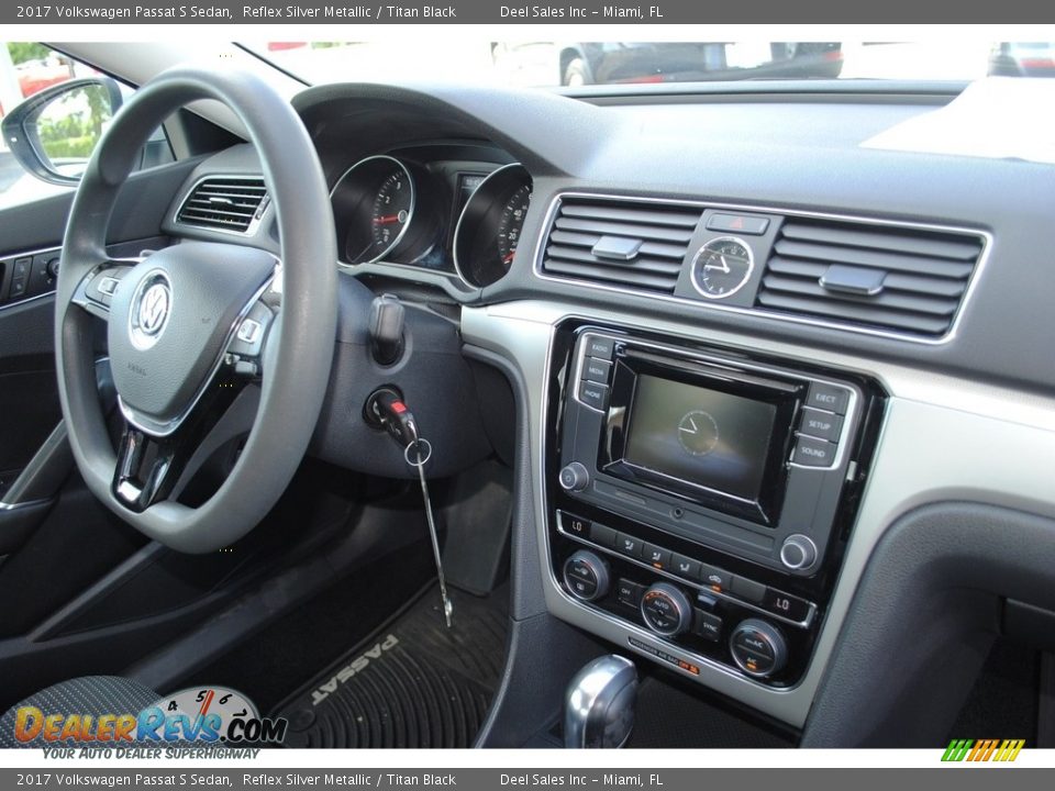 2017 Volkswagen Passat S Sedan Reflex Silver Metallic / Titan Black Photo #19