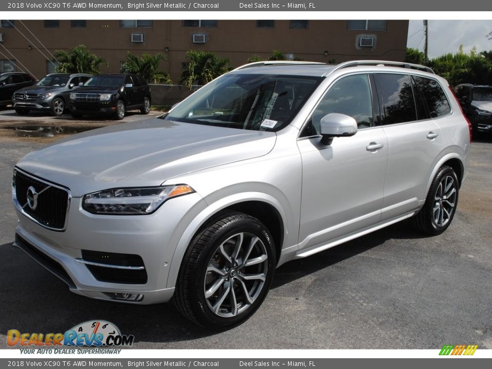 2018 Volvo XC90 T6 AWD Momentum Bright Silver Metallic / Charcoal Photo #4