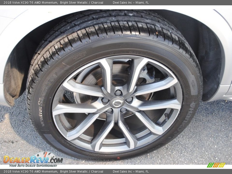 2018 Volvo XC90 T6 AWD Momentum Bright Silver Metallic / Charcoal Photo #10