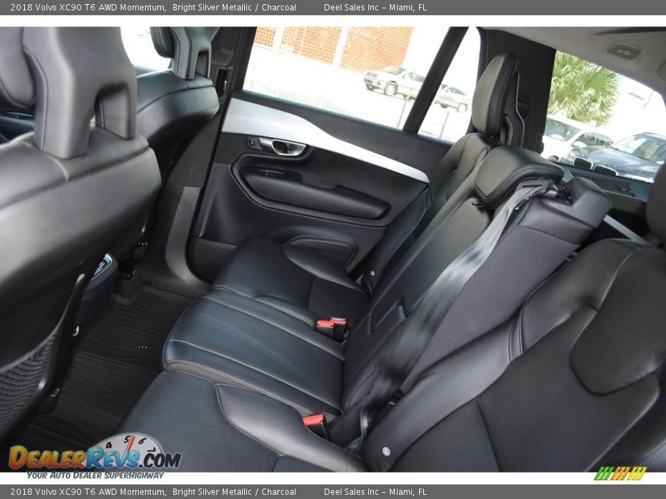 2018 Volvo XC90 T6 AWD Momentum Bright Silver Metallic / Charcoal Photo #11