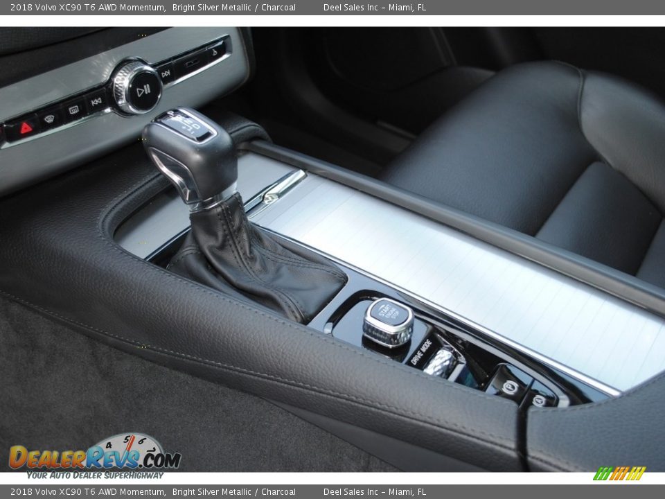 2018 Volvo XC90 T6 AWD Momentum Bright Silver Metallic / Charcoal Photo #14