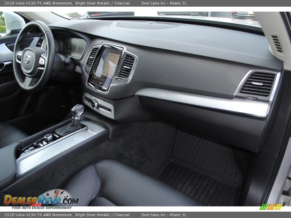 2018 Volvo XC90 T6 AWD Momentum Bright Silver Metallic / Charcoal Photo #18