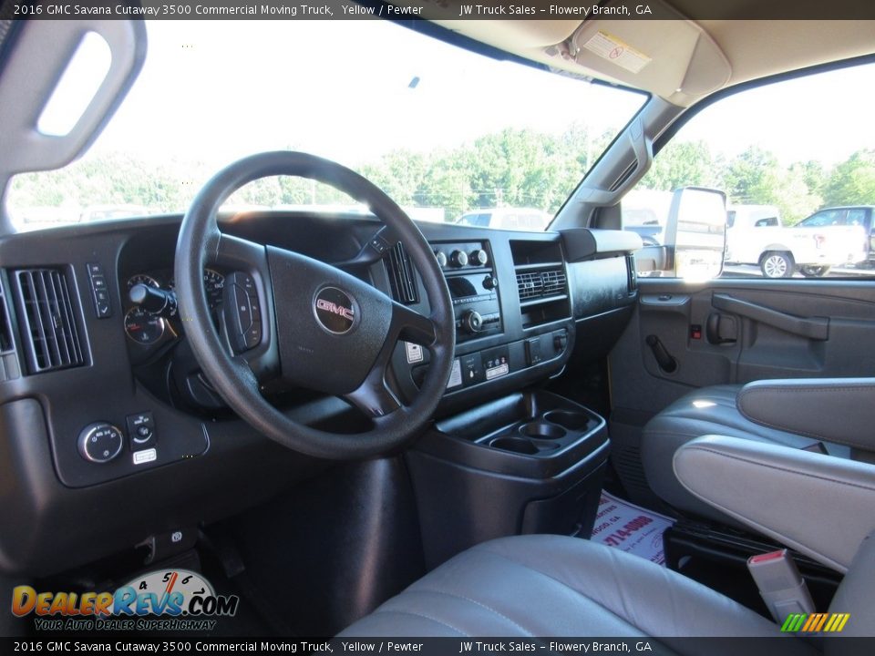 Pewter Interior - 2016 GMC Savana Cutaway 3500 Commercial Moving Truck Photo #18