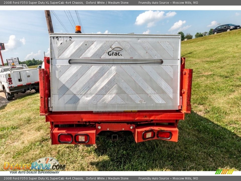 2008 Ford F350 Super Duty XL SuperCab 4x4 Chassis Oxford White / Medium Stone Photo #2