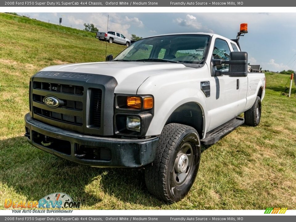 Front 3/4 View of 2008 Ford F350 Super Duty XL SuperCab 4x4 Chassis Photo #9