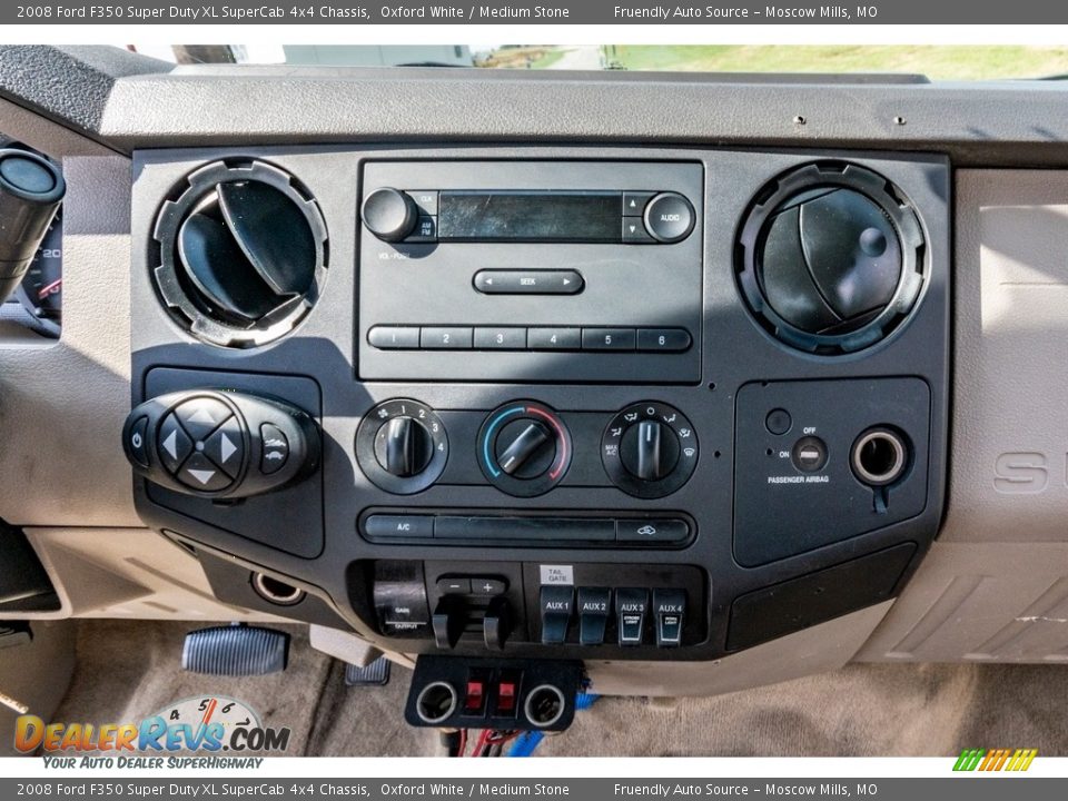 Controls of 2008 Ford F350 Super Duty XL SuperCab 4x4 Chassis Photo #12
