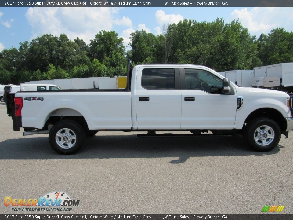 2017 Ford F350 Super Duty XL Crew Cab 4x4 Oxford White / Medium Earth Gray Photo #8