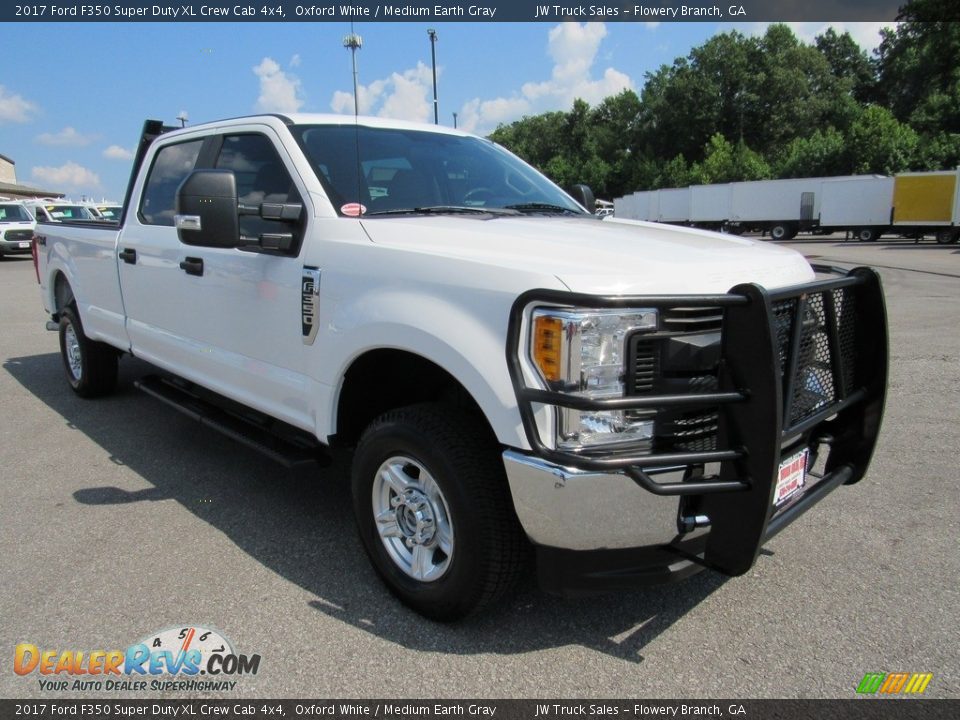 2017 Ford F350 Super Duty XL Crew Cab 4x4 Oxford White / Medium Earth Gray Photo #9