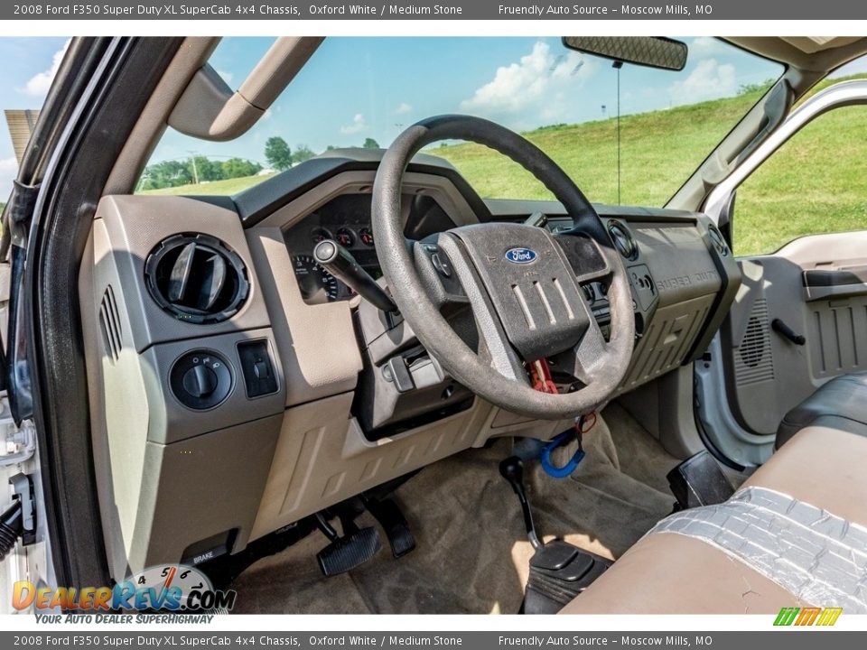 2008 Ford F350 Super Duty XL SuperCab 4x4 Chassis Oxford White / Medium Stone Photo #15