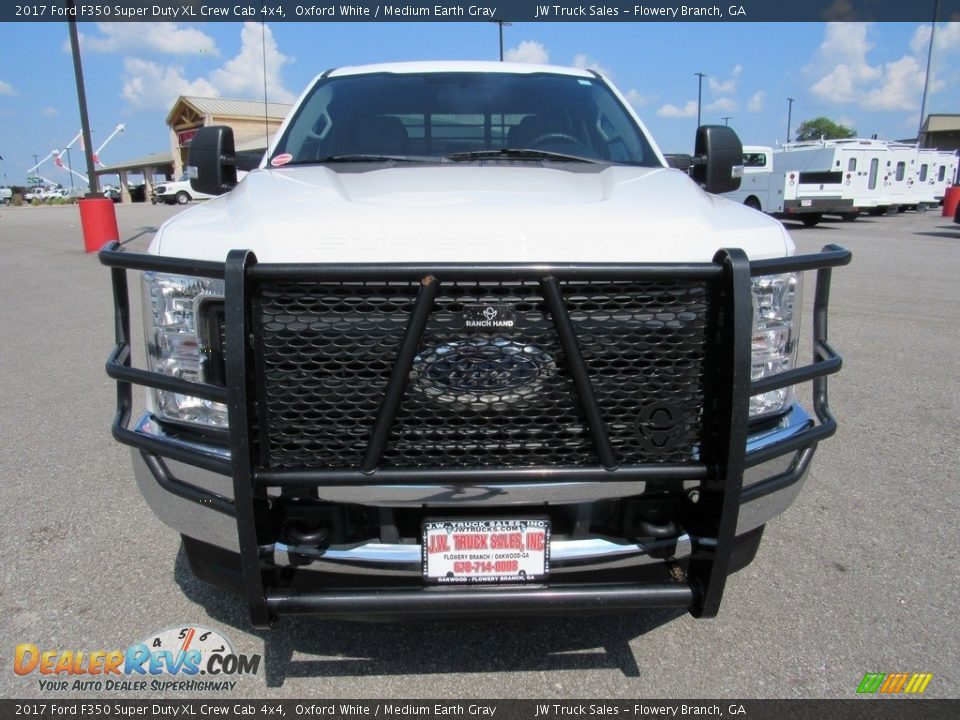 2017 Ford F350 Super Duty XL Crew Cab 4x4 Oxford White / Medium Earth Gray Photo #10