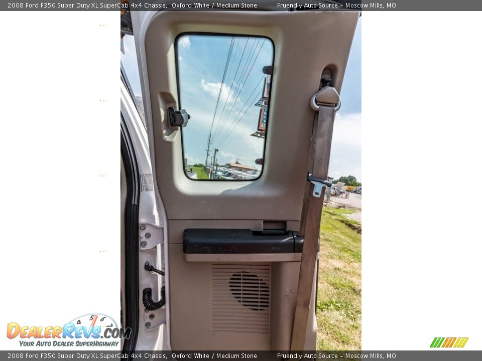 2008 Ford F350 Super Duty XL SuperCab 4x4 Chassis Oxford White / Medium Stone Photo #28