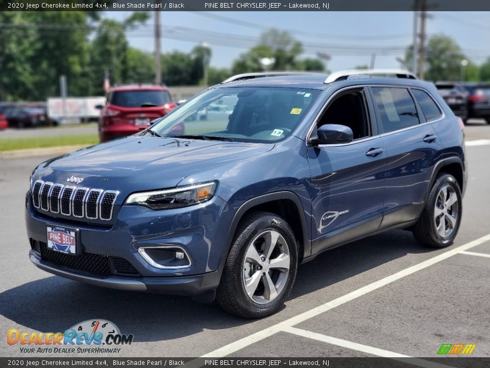 Front 3/4 View of 2020 Jeep Cherokee Limited 4x4 Photo #22