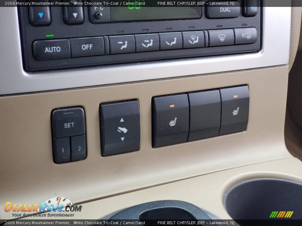 Controls of 2009 Mercury Mountaineer Premier Photo #10