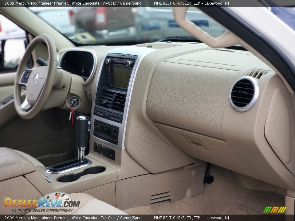 Dashboard of 2009 Mercury Mountaineer Premier Photo #26